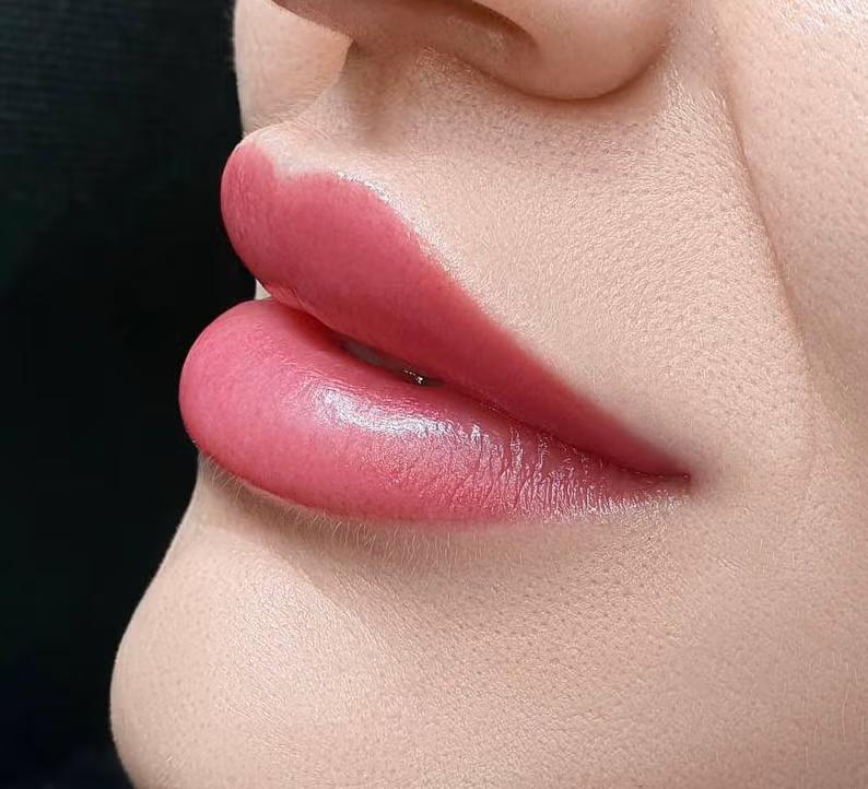 Lip Blushing